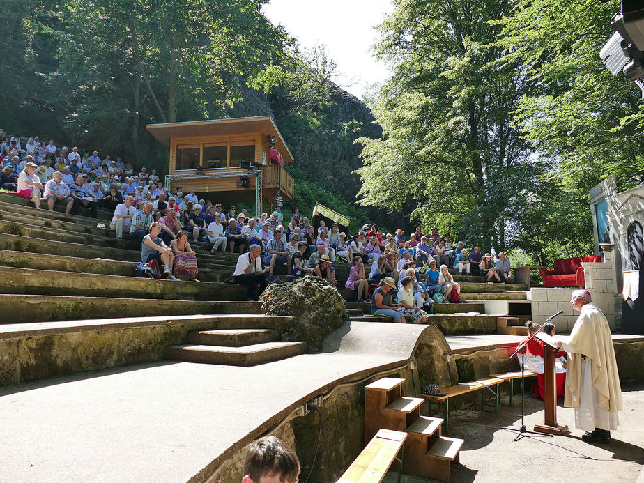 Festgottesdienst zum 1.000 Todestag des Heiligen Heimerads auf dem Hasunger Berg (Foto: Karl-Franz Thiede)